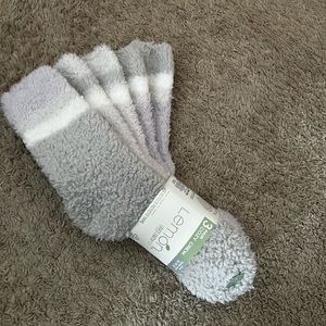 NWT: Women’s 5.5-8.5 Lilac and gray, Fuzzy socks